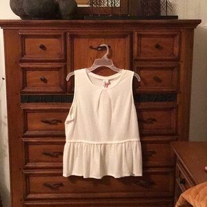 Size extra large, women’s top, new with tags, by Elle.